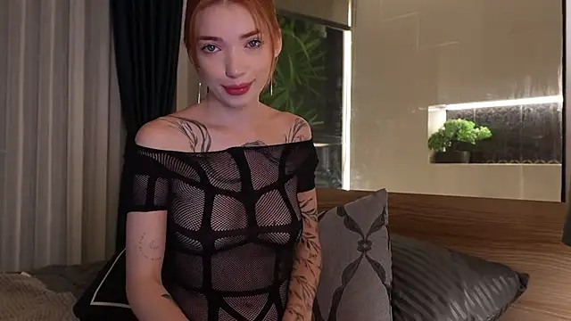Snapshot of LinaaVelle chatting on July 8, 2026, 10:47 pm LinaaVelle online show from July 8, 2026, 10:47 pm