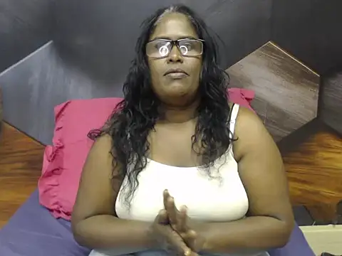 Snapshot of IndianDeluxe chatting on November 7, 2025, 9:26 pm IndianDeluxe online show from November 7, 2025, 9:26 pm