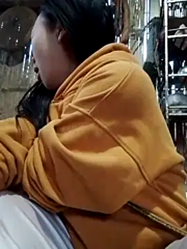 Snapshot of Yumiik2kk chatting on November 26, 2025, 11:28 pm Yumiik2kk online show from November 26, 2025, 11:28 pm