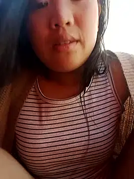 Snapshot of Yumiik2kk chatting on November 30, 2025, 6:28 am Yumiik2kk online show from November 30, 2025, 6:28 am