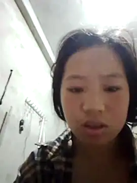 Snapshot of Yumiik2kk chatting on December 3, 2025, 9:02 pm Yumiik2kk online show from December 3, 2025, 9:02 pm