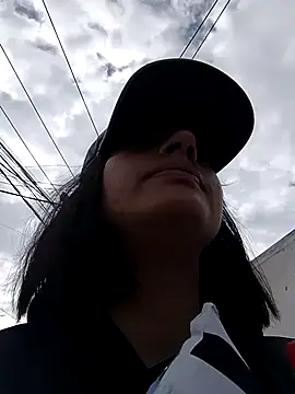 Luna juicy online show from December 5, 2025, 1:42 pm