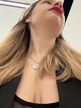 SashaCatt online show from November 13, 2025, 7:29 am