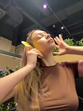 SashaCatt online show from December 21, 2025, 8:54 am