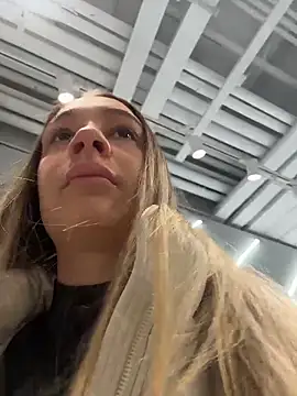 Snapshot of SashaCatt chatting on February 9, 2026, 9:02 am SashaCatt online show from February 9, 2026, 9:02 am