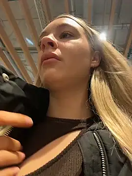 SashaCatt online show from April 18, 2026, 8:51 am