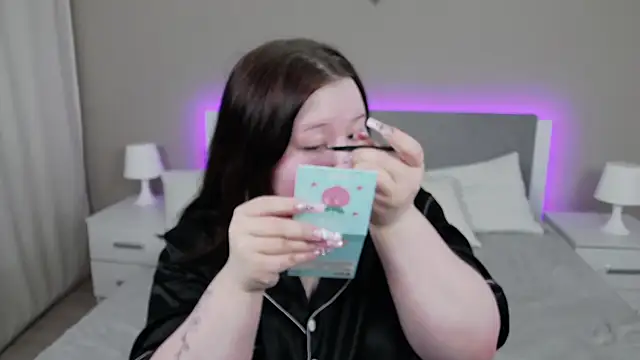 EvaNova  online show from December 3, 2025, 4:31 am