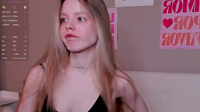 Snapshot of TiffinyMergist chatting on November 23, 2025, 7:24 pm TiffinyMergist online show from November 23, 2025, 7:24 pm