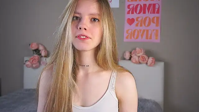 Snapshot of TiffinyMergist chatting on November 26, 2025, 7:37 pm TiffinyMergist online show from November 26, 2025, 7:37 pm