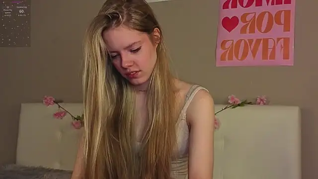 Snapshot of TiffinyMergist chatting on December 5, 2025, 7:43 pm TiffinyMergist online show from December 5, 2025, 7:43 pm