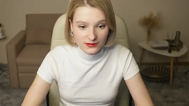 Snapshot of EvitaMull chatting on November 10, 2025, 2:49 pm EvitaMull online show from November 10, 2025, 2:49 pm