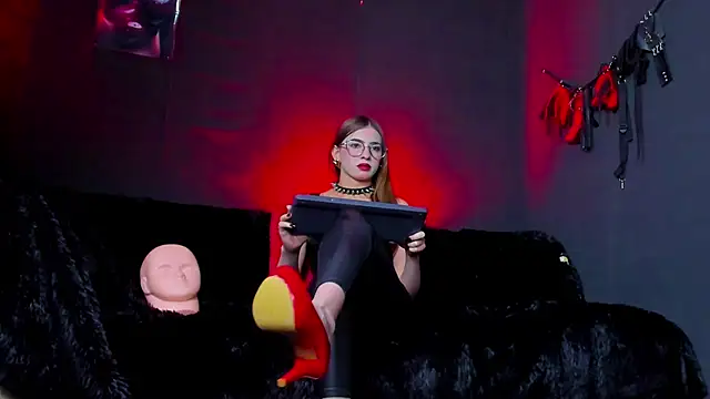 Snapshot of MartinaStones chatting on December 3, 2025, 9:02 pm MartinaStones online show from December 3, 2025, 9:02 pm