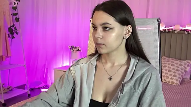 Snapshot of FrancescaCavaliere chatting on April 22, 2026, 7:22 am FrancescaCavaliere online show from April 22, 2026, 7:22 am