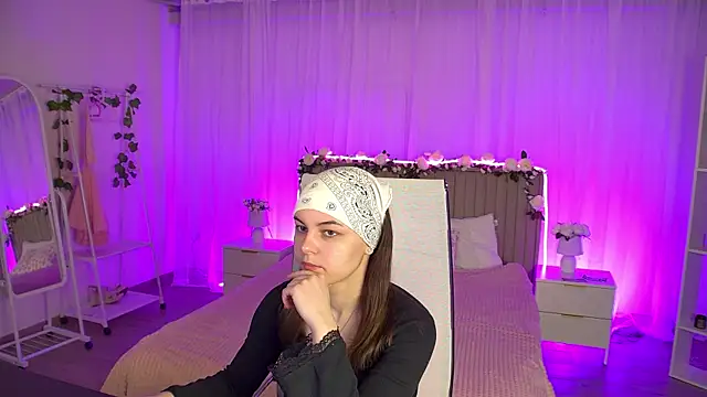 Snapshot of FrancescaCavaliere chatting on May 5, 2026, 6:54 am FrancescaCavaliere online show from May 5, 2026, 6:54 am