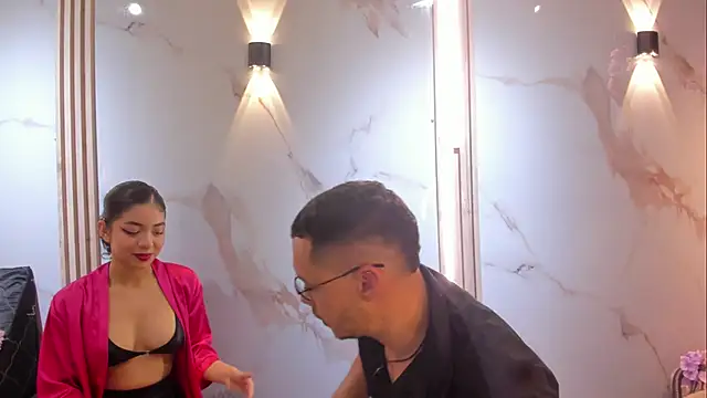 Snapshot of Aron_and_molly chatting on November 12, 2025, 12:38 pm Aron and molly online show from November 12, 2025, 12:38 pm