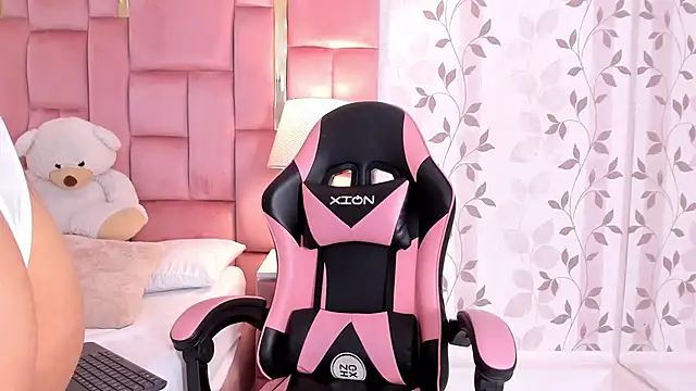 EllaEvanz online show from January 17, 2026, 8:23 pm