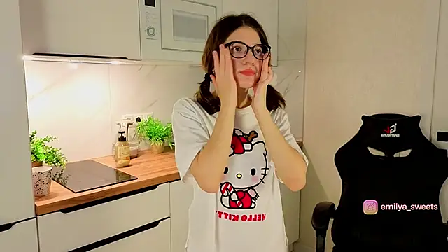 Snapshot of sweetsEmily chatting on December 14, 2025, 5:07 pm sweetsEmily online show from December 14, 2025, 5:07 pm