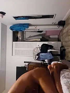 solos-tuy-yo online show from November 9, 2025, 9:24 pm