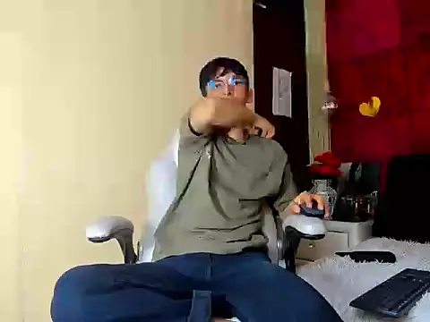 ElanGiraldo online show from February 28, 2026, 10:44 pm