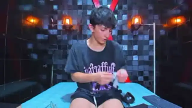 ElanGiraldo online show from March 30, 2026, 11:17 pm