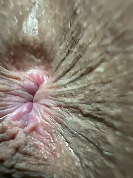 latinahorny11 online show from April 3, 2026, 6:00 am