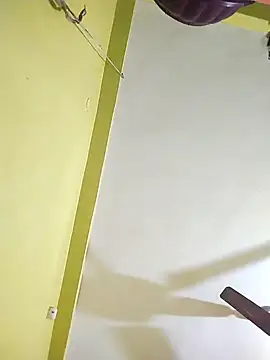 Snapshot of hootmom chatting on November 9, 2025, 6:12 am hootmom online show from November 9, 2025, 6:12 am