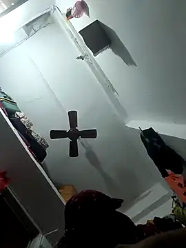 saniya24824 online show from April 6, 2026, 5:14 pm