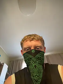 Snapshot of T3pes chatting on November 16, 2025, 7:25 am T3pes online show from November 16, 2025, 7:25 am