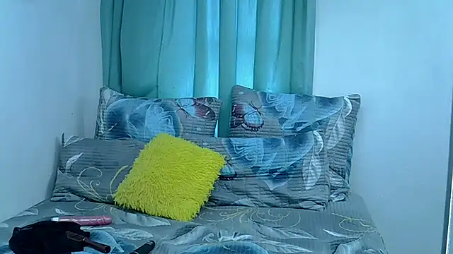 HipsDontLieX95 online show from December 17, 2025, 11:49 am