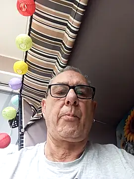 andy-1961 online show from November 26, 2025, 9:21 am