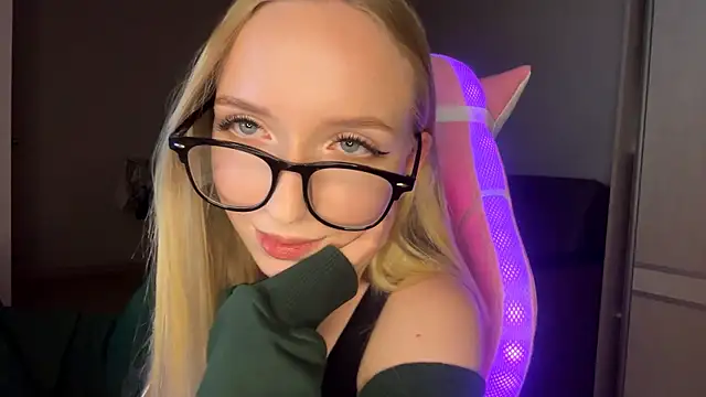 Snapshot of LaceDream chatting on November 11, 2025, 9:15 pm LaceDream online show from November 11, 2025, 9:15 pm