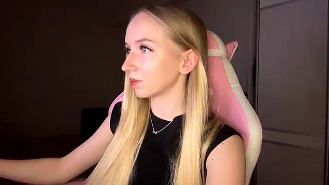 LaceDream online show from November 24, 2025, 3:12 pm