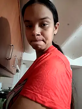 Snapshot of kyliecastell chatting on November 11, 2025, 4:51 pm kyliecastell online show from November 11, 2025, 4:51 pm