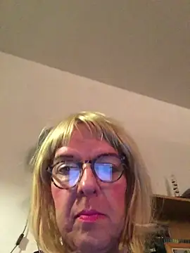 Snapshot of simone_xdressing chatting on December 29, 2024, 1:13 am simone xdressing online show from December 29, 2024, 1:13 am