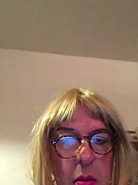 Snapshot of simone_xdressing chatting on January 5, 2025, 12:42 am simone xdressing online show from January 5, 2025, 12:42 am