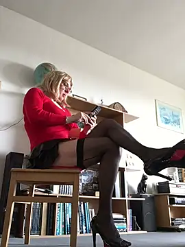 Snapshot of simone_xdressing chatting on March 16, 2025, 10:11 am simone xdressing online show from March 16, 2025, 10:11 am