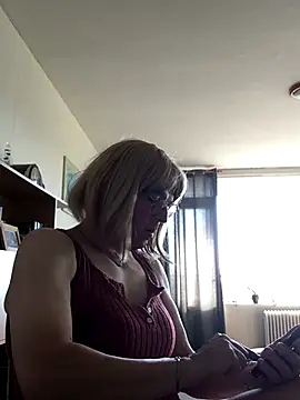 Snapshot of simone_xdressing chatting on September 26, 2025, 9:02 am simone xdressing online show from September 26, 2025, 9:02 am