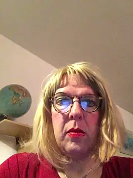 Snapshot of simone_xdressing chatting on November 2, 2025, 1:30 am simone xdressing online show from November 2, 2025, 1:30 am