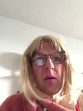 simone xdressing online show from December 21, 2025, 2:13 pm