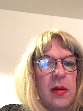 simone xdressing online show from February 25, 2026, 12:31 am