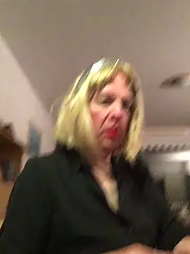 simone xdressing online show from March 8, 2026, 12:30 am