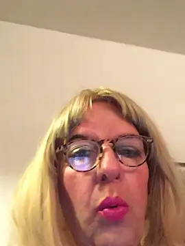 simone xdressing online show from March 18, 2026, 12:47 am