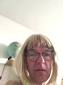 simone xdressing online show from March 22, 2026, 3:37 pm