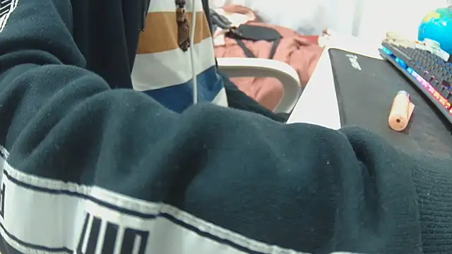 Calavera2001 online show from December 18, 2025, 12:38 am