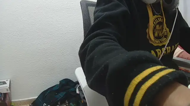 Calavera2001 online show from December 21, 2025, 4:03 pm