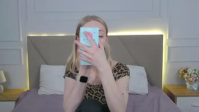 RachaelCute online show from March 15, 2026, 3:56 am