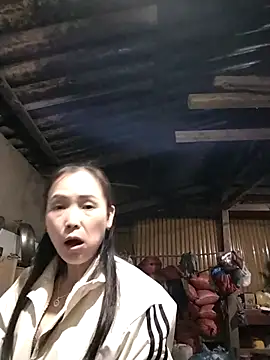 Feeling-hot online show from December 17, 2025, 2:34 pm