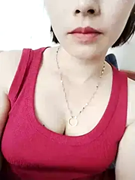 Snapshot of Swan-white123 chatting on December 15, 2025, 5:12 am Swan-white123 online show from December 15, 2025, 5:12 am