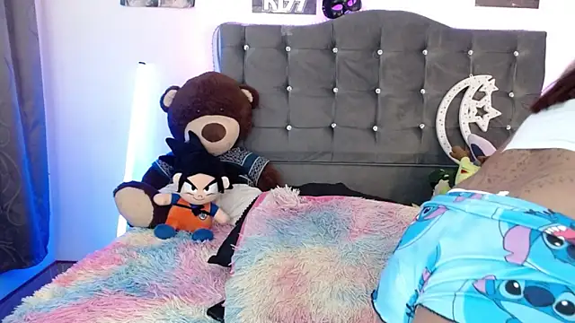 lunabritton1 online show from February 26, 2026, 4:11 am