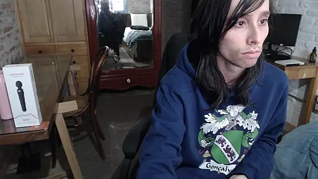 Snapshot of CaramelToy chatting on November 10, 2025, 7:24 pm CaramelToy online show from November 10, 2025, 7:24 pm